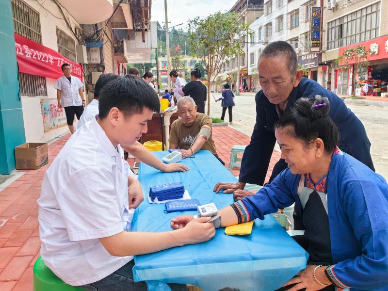 从江县庆云镇：万医下基层 关爱零距离