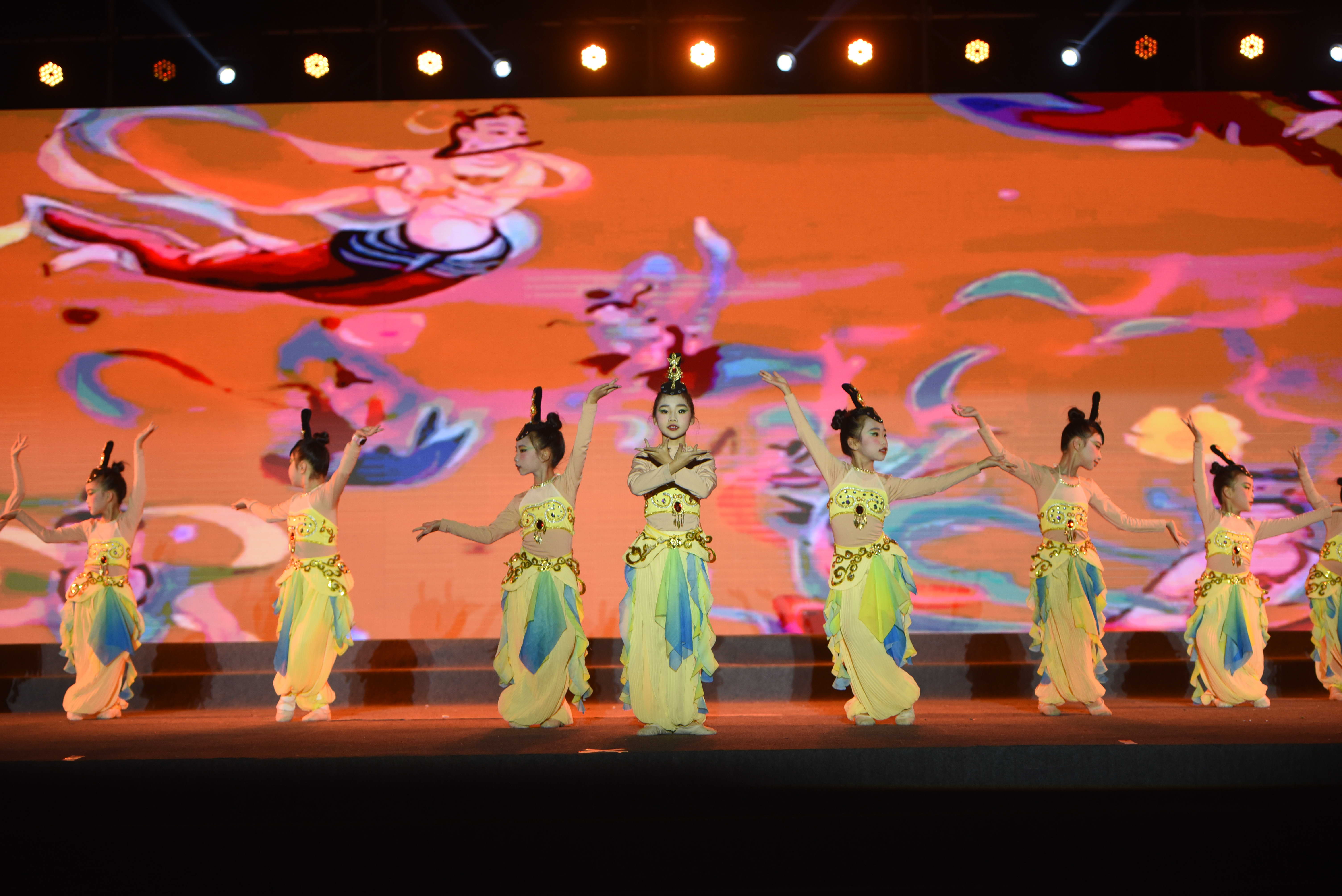 从江：乡村周末大舞台展示民族文化