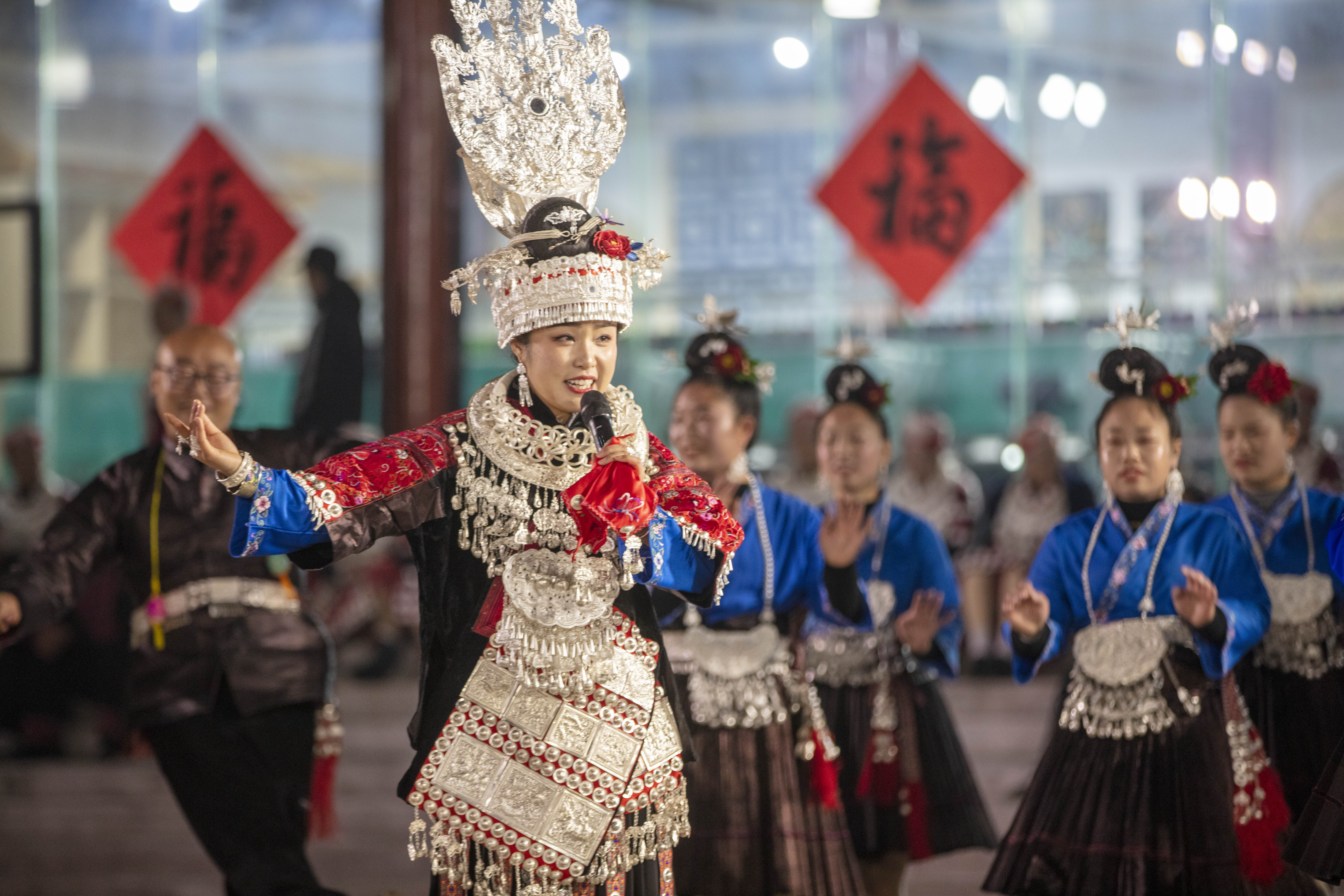 施秉：载歌载舞喜迎新年