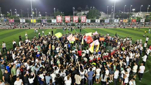 “村超”赛场上那感动的瞬间