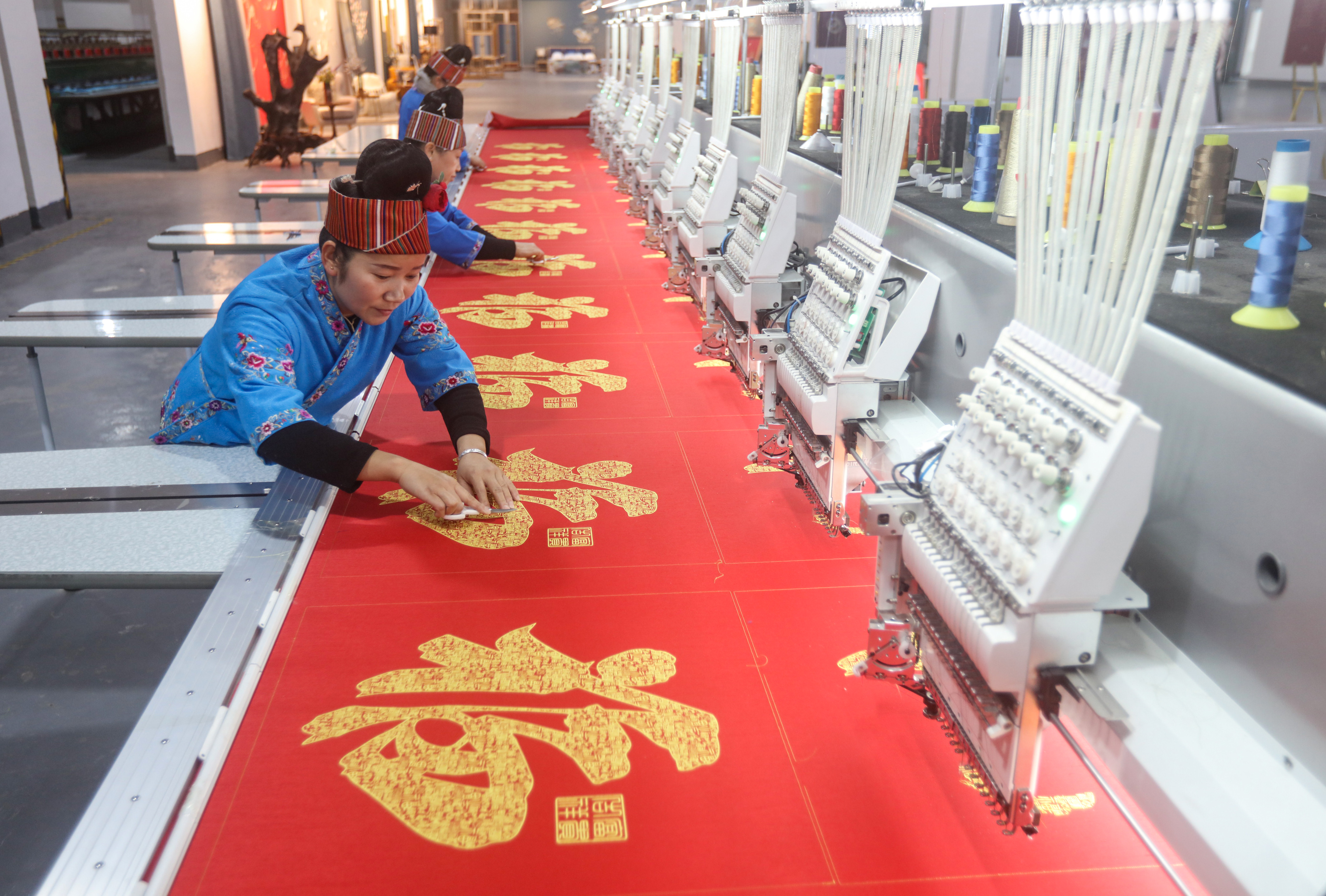 施秉：赶订单 生产忙