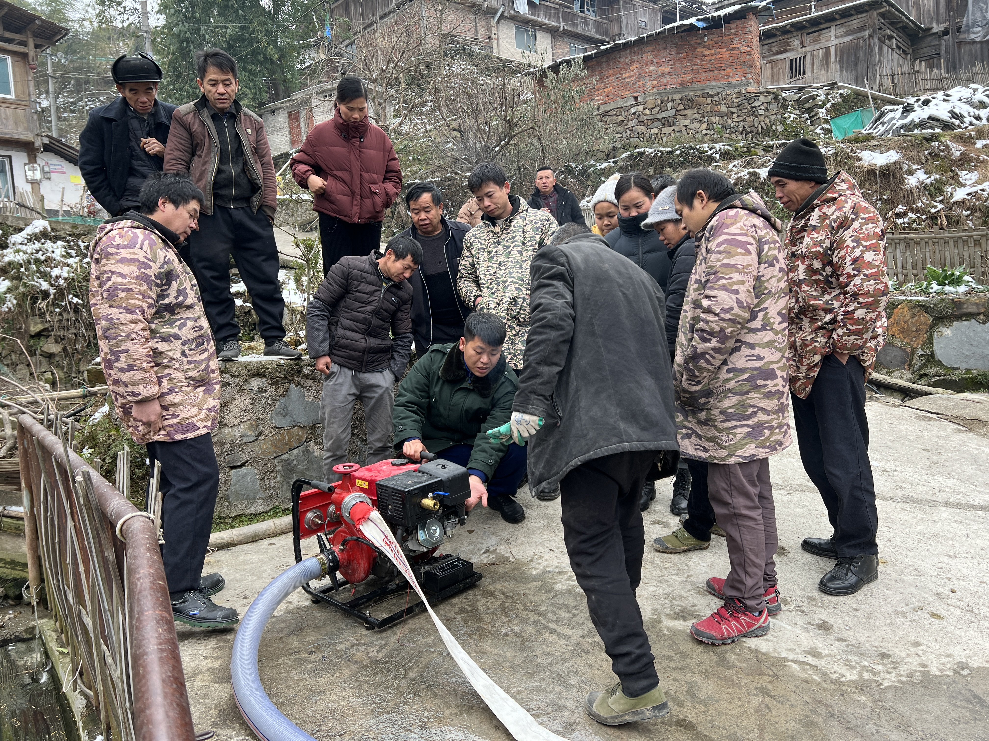 从江县庆云镇： 全力筑牢冬季“防火墙”