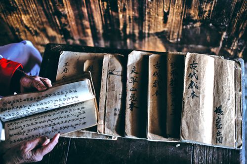 “老戏骨”守护老剧本20年