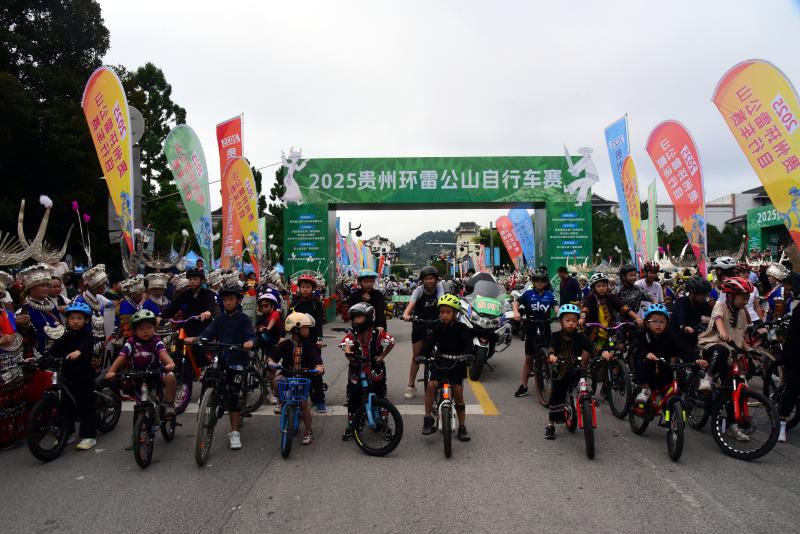 骑手严阵以待.jpg